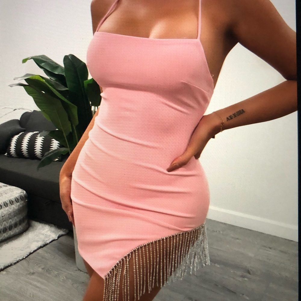 Pink dress with gems on the side 🎀 - Picture 2 of 4